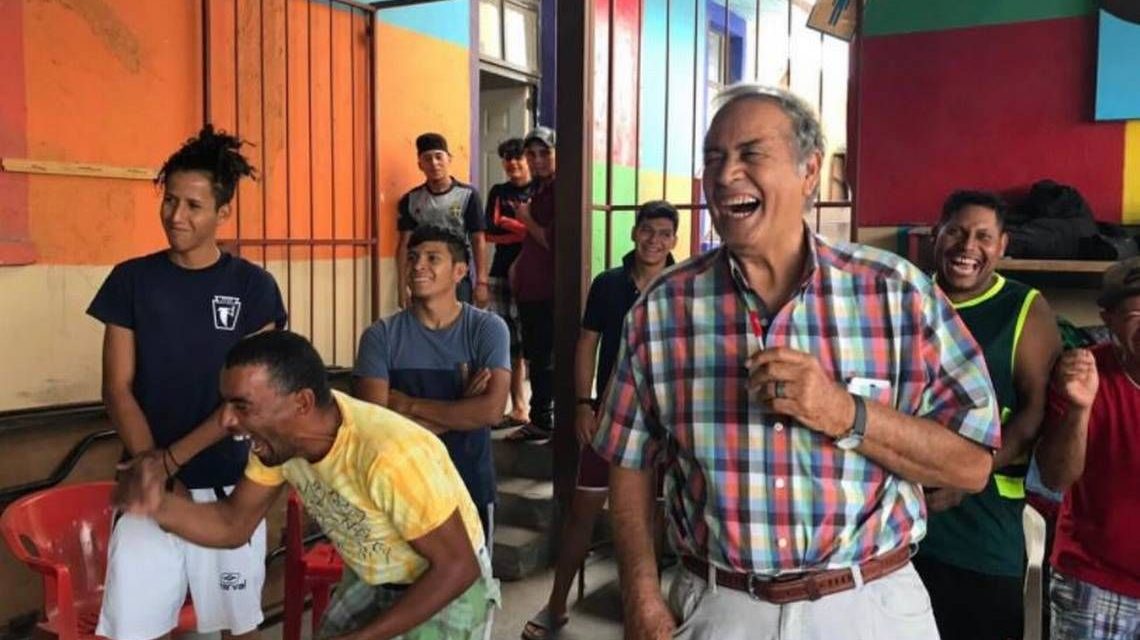 Reconoce Facultad de Psicología al Padre Pedro Pantoja