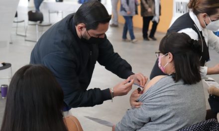 Coahuila vacuna a trabajadores de la educación en segunda jornada