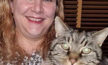 Después de 11 años… gato tiene emotivo reencuentro con su dueña