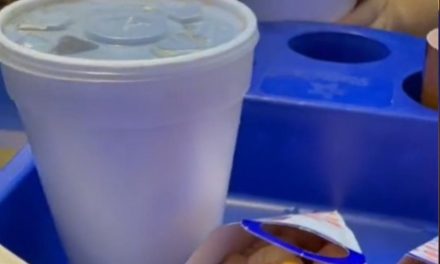 Explotan contra Cinépolis por vender refrescos en vasos de unicel… dicen que somos Venezuela