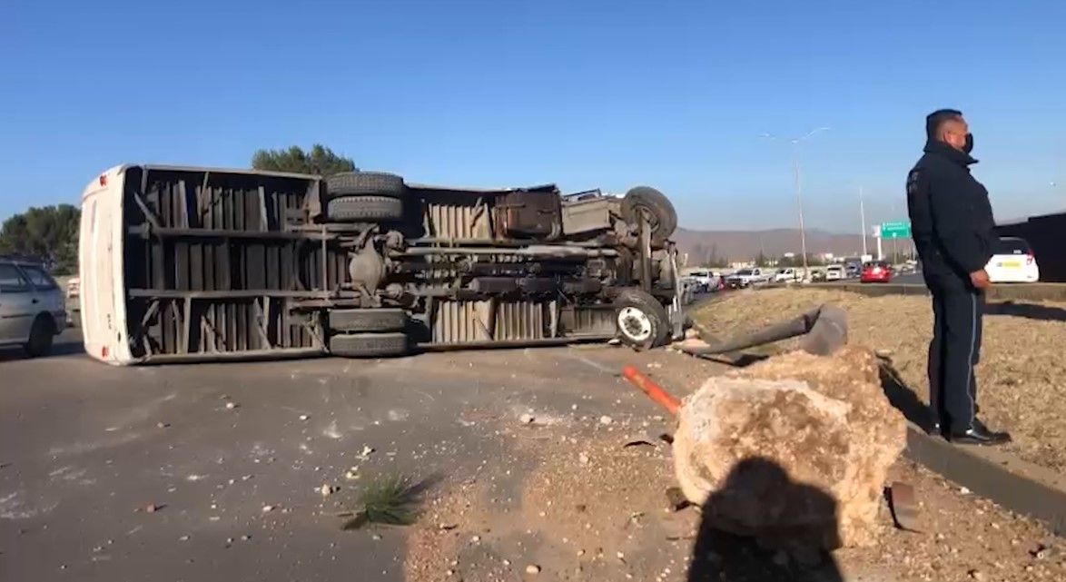 Hombre vuelca tras dormitar sobre Emilio Arizpe en Saltillo