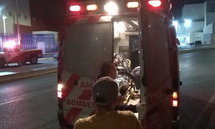 Se arma trifulca dentro de Cotorritos; involucrado quiere escapar y rijosos le dan salvaje golpiza