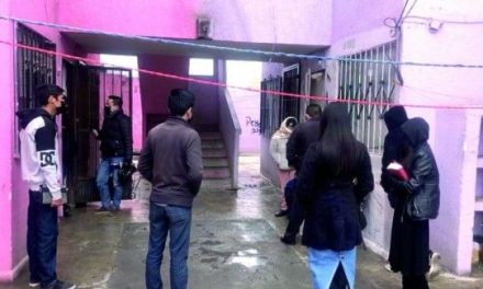 Mujer de Saltillo resguarda el cuerpo de su esposo por horas, no podía pagar servicios funerarios