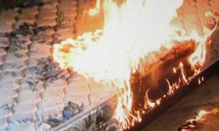 Abuelita quema colchón para vender fierros; quería llevar comida a sus nietos en Monclova