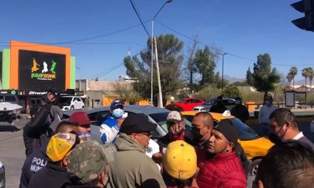Choque entre InDriver y Taxi altera el orden público en Saltillo