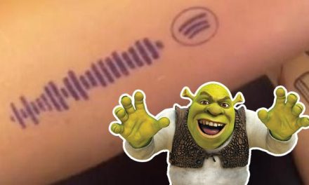 Joven se tatúa código para reproducir canción de Shrek