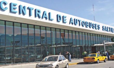 Migrante intenta quitarse la vida en Saltillo; se avienta a camioneta en movimiento