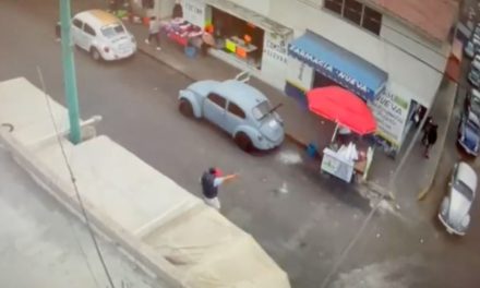 Balacera en plena calle deja a un peatón herido de gravedad en CDMX (video)