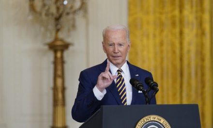 Joe Biden explota y llama a reportero ‘estúpido hijo de perra’