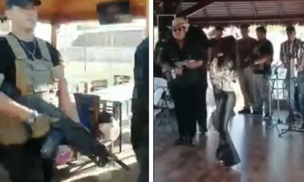 Detienen a seis personas que se vistieron de narcos para una fiesta