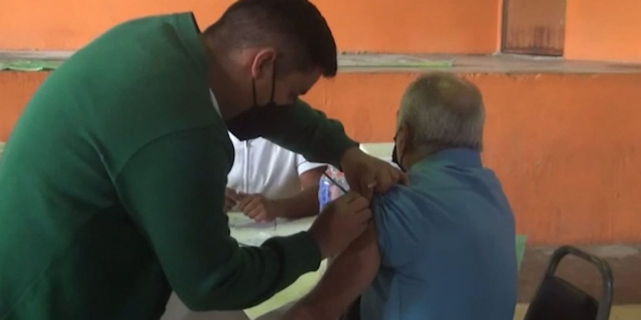 Iniciará tercera dosis de refuerzo para personas mayores de 50 años en Parras de la Fuente