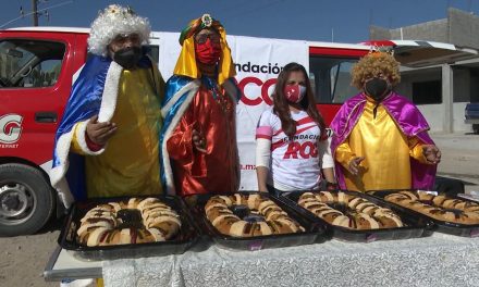 Festeja Fundación RCG Día de Reyes en colonia Padre Santos en Saltillo