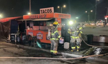 Flamazo provoca incendio en puesto de comida en Saltillo