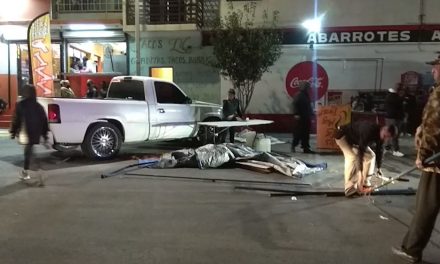 En estado de ebriedad se estrella contra puesto de comida en Saltillo