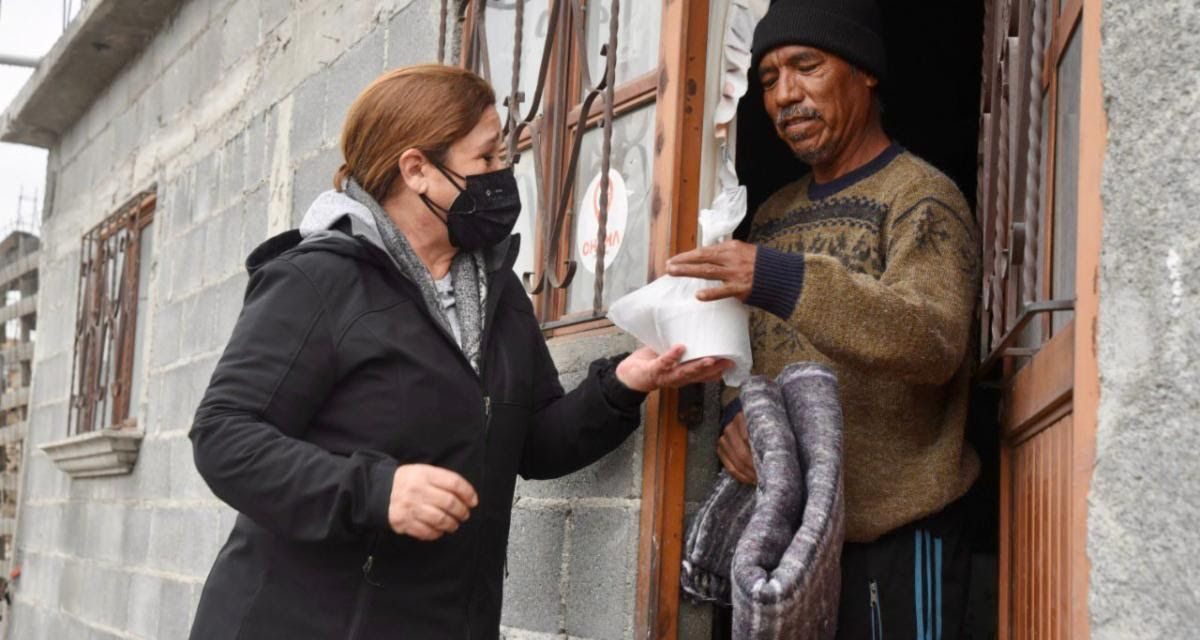 Gobierno y DIF Saltillo reparten cobijas en zonas vulnerables