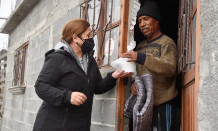 Gobierno y DIF Saltillo reparten cobijas en zonas vulnerables