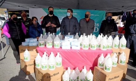 Municipio de Saltillo entrega gel antibacterial y cubrebocas en mercados