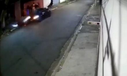 ¿Karma instantáneo? Conductor atropella a dos asaltantes en acción en Brasil (Video)