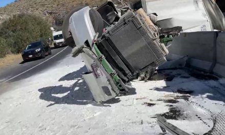 Se vuelca tráiler en Los Chorros y cierran la carretera 57, hay un lesionado ¡Si va a viajar, tome precauciones! (Video)