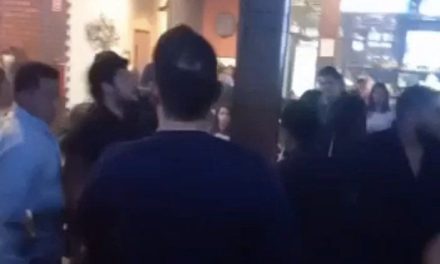 Graban riña entre clientes y trabajadores de restaurante en Monclova