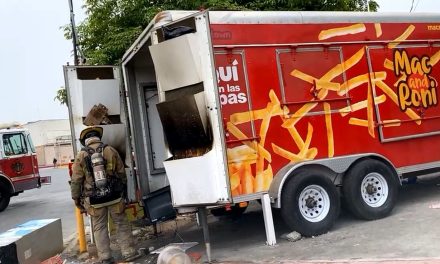 Puesto de pizzas explota en Saltillo; hay una joven lesionada (Video)