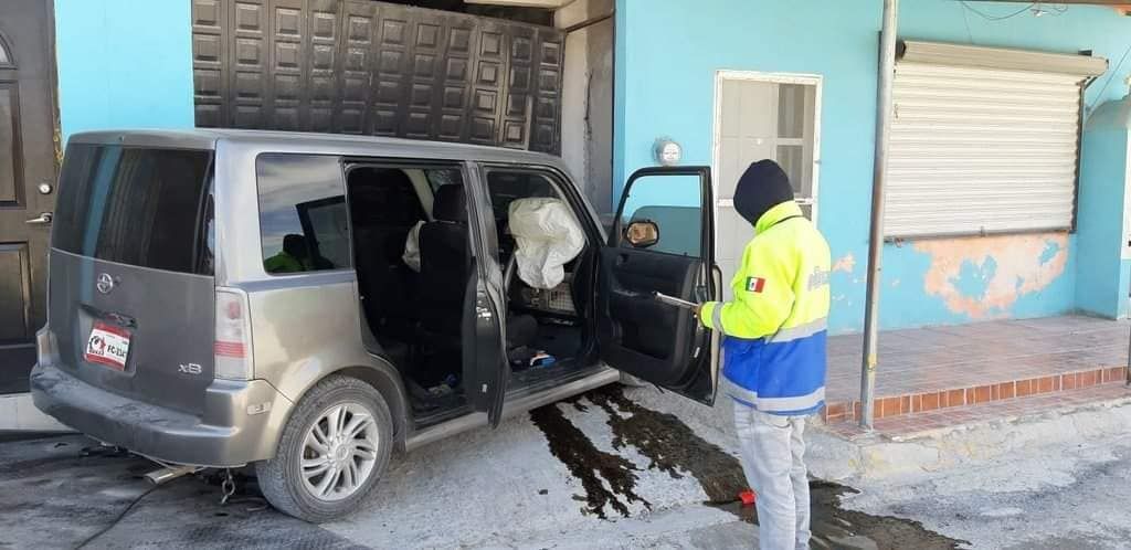 Mujer cacha a su esposo con la ‘querida’; los corretea por  todo Monclova y termina estampada