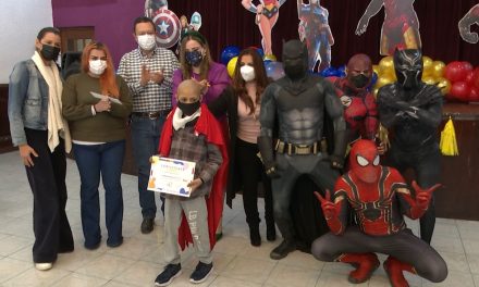 Entregan capas con super poderes a menores en campaña contra el cáncer infantil