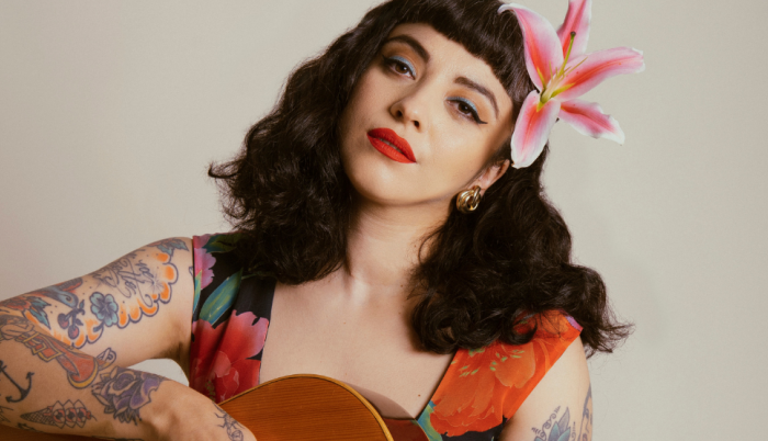 Mon Laferte comparte la llegada de su hijo ¡Ya es mamá!