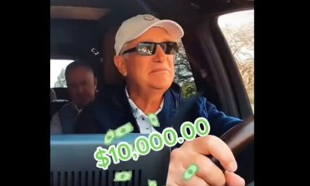Unos 10 mil pesos para propinas… Ricardo Salinas Pliego revela la ‘morralla’ que trae en su cartera