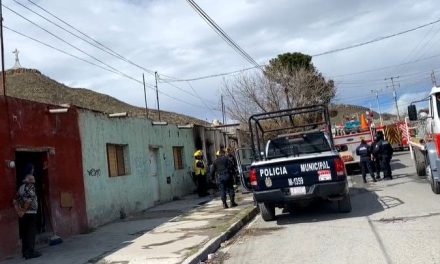 Muere una persona al no poder salir de su casa que se incendió en Saltillo