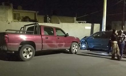 Joven ebrio arrastra una camioneta varios metros en Saltillo