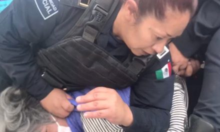 Policías de Pachuca detienen con mucha violencia a una abuelita (video)
