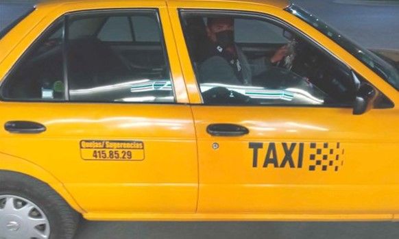 Taxista de Saltillo es ovacionado por regresar el celular a un cliente