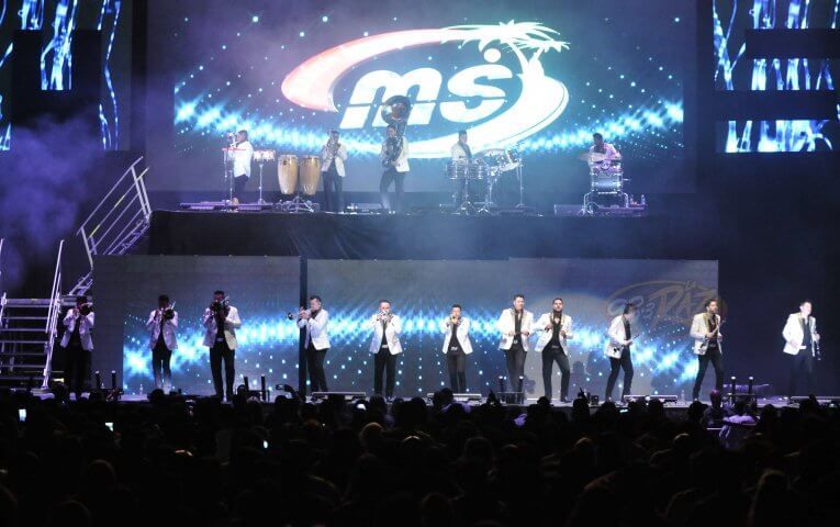 Estafan con boletos de la Banda MS en Saltillo