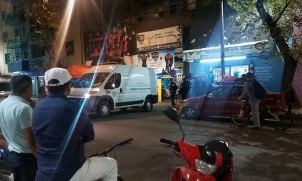 Mujer muere en un gimnasio al caerle una barra de 180 kilogramos