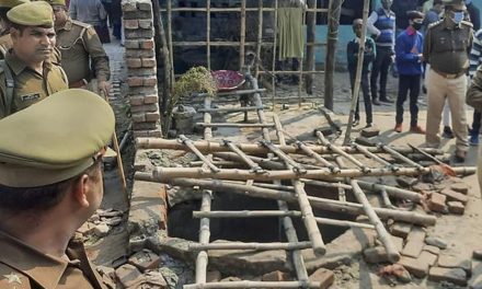 Boda con final fatal: Mueren 13 jóvenes y niñas al caer en un pozo en la India (Video)