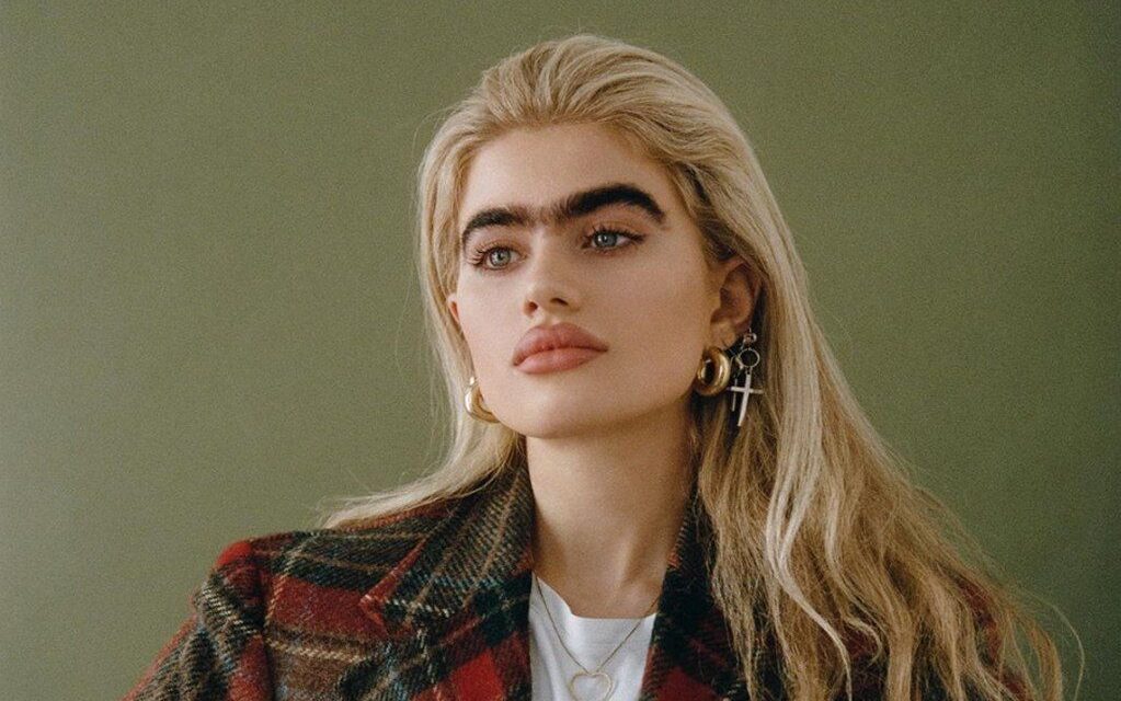 Conoce a Sophia Hadjipanteli, la modelo que cambio los estereotipos de belleza con sus cejas
