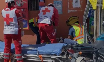 Motociclista termina con múltiples fracturas tras ser arrollado por una camioneta en Saltillo