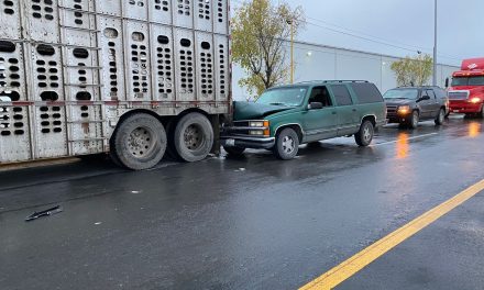 Derrapa y choca a transporte de carga, circulaba a exceso de velocidad Ramos Arizpe