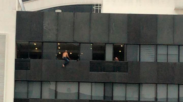 Hombre se lanza desde el piso 17 de un edificio en Guayaquil (Video)