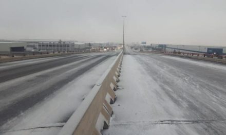 Vialidad: Cierran circulación del puente Oscar Flores Tapia por congelamiento en Arteaga