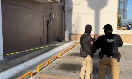 Muere indigente afuera de una farmacia en Saltillo