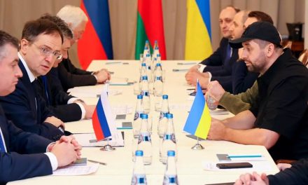 Ucrania y Rusia comienzan a negociar en la frontera con Bielorrusia