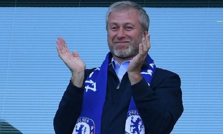 Dueño del Chelsea ya no podrá vivir en Reino Unido por ser amigo de Putin