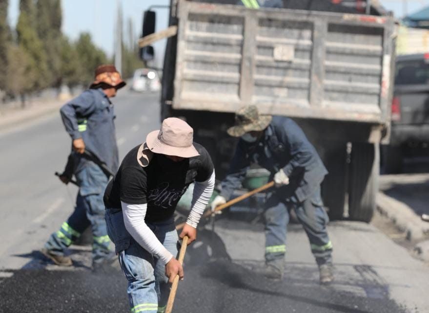 Chema Fraustro fortalece programa de bacheo en colonias y vialidades de Saltillo