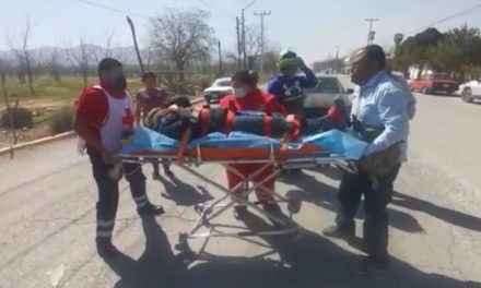 Mujer quedó inconsciente luego de ser atropellada por un automóvil en Parras