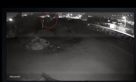 Cámara de seguridad capta a dos entidades descendiendo desde las alturas en el Estado de México