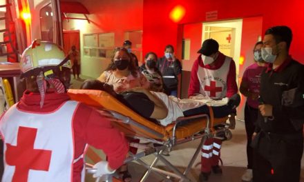 Hombre se debate entre la vida y la muerte en Saltillo, se negó a fiar cerveza a borrachos y estos lo apuñalaron