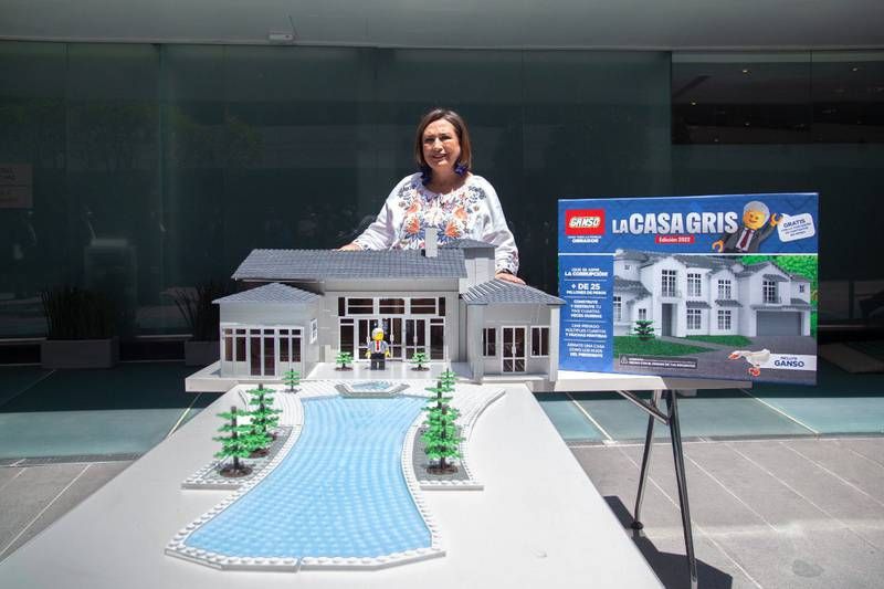 PAN se burla de la casa de hijo de AMLO con Legos