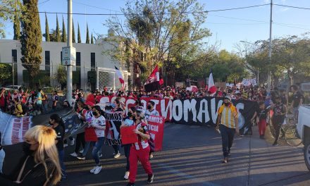 Marchan aficionados del Atlas para exigir justicia por violencia en Querétaro